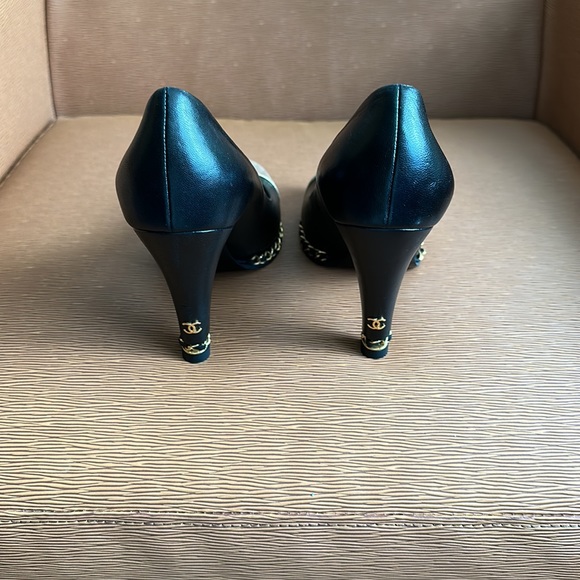 Authentic Chanel Chain Pumps size 7.5 US - Picture 3 of 5